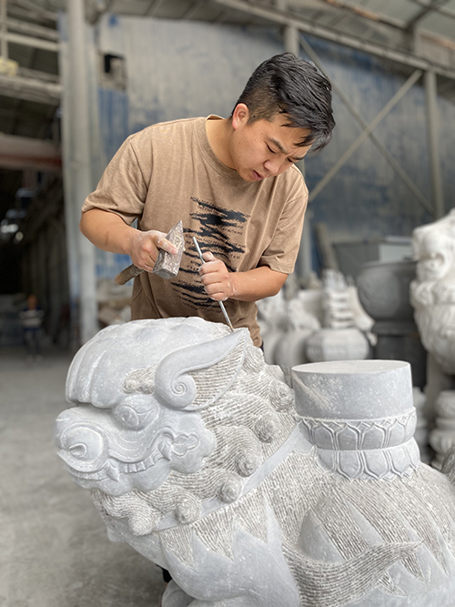 青石雕狮魂匠心守文脉1.jpg