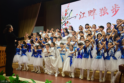 红塔区举办“聂耳杯”中小学生合唱比赛.jpg 红塔区举办“聂耳杯”中小学生合唱比赛.jpg